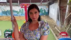 Play Stranger Pays Juice Seller for Deepthroat Blowjob