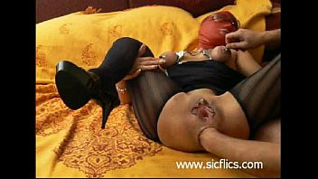 Play Extreme amateur anal fist fucked till she squirts