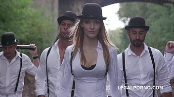 Play A Clockwork Gang Pilot - Part 1/3 : The extreme Kira Thorn gangbang