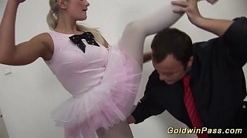 Play Flexible ballerina gets fisted