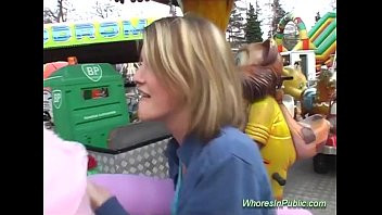 Play Cute Chick rides tool in fun park
