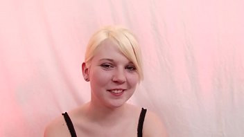 Play Junges Ding bekommt die Fresse voll Sperma - HD - Bukkake