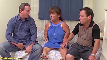 Play Real midget couple in a threesome fuck orgy