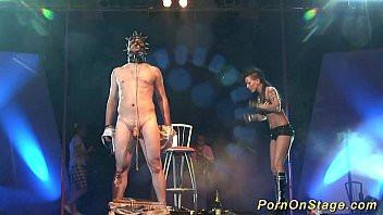 Play Crazy fetish needle show on stage