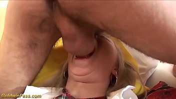 Play Young schoolgirl extreme fucked