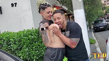 Play She left the club and they peed on the street all crazy - Casal Dna - Fernanda Chocolatte - Mirella Mansur - Anjinha Oficial
