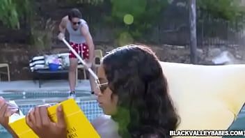Play An Affair With The Help0.mp4